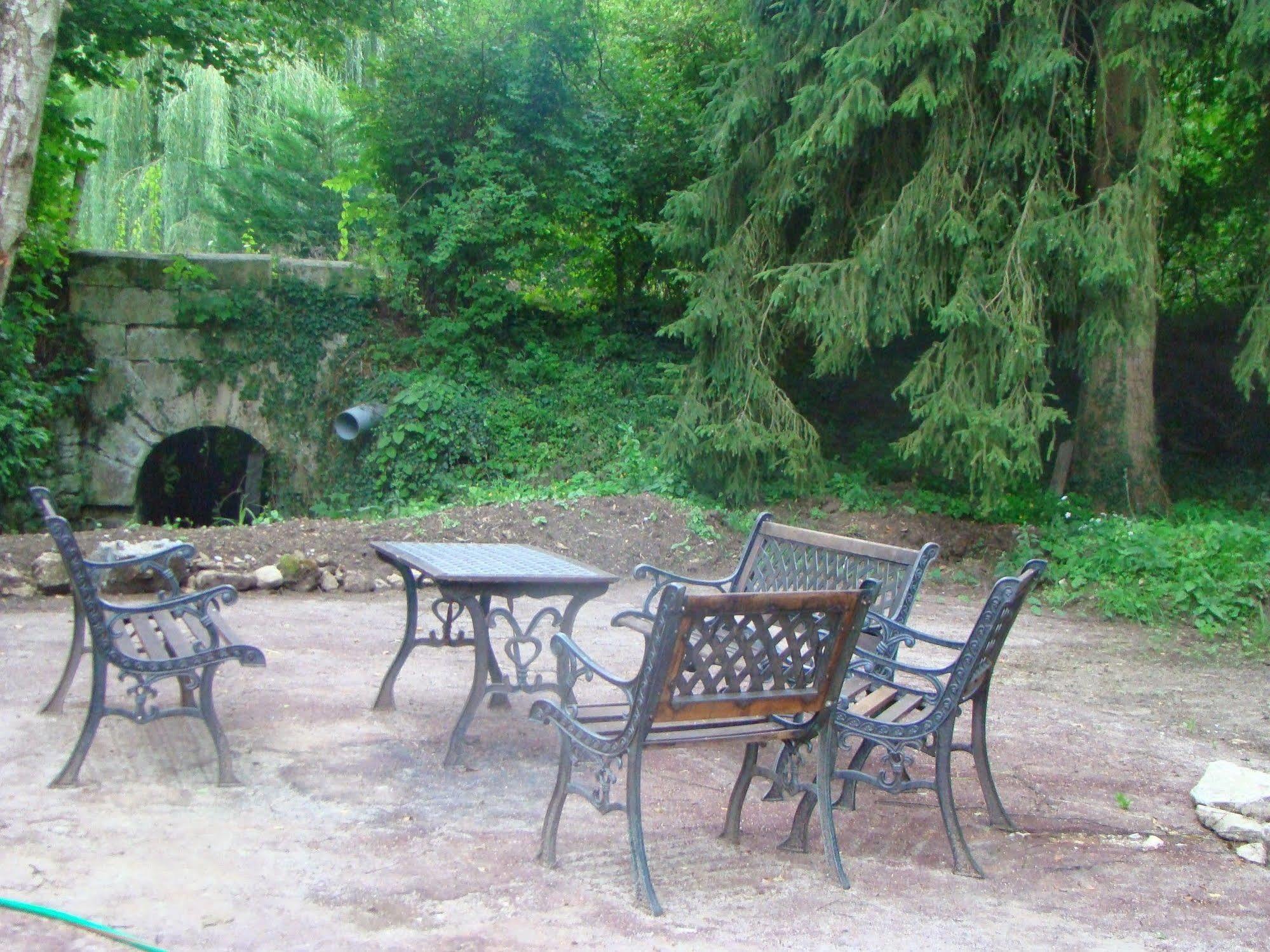 Le Jardin De Saint Jean Bed and Breakfast Eksteriør billede